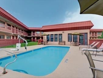 Super 8 Field Market Center Hotel 2*