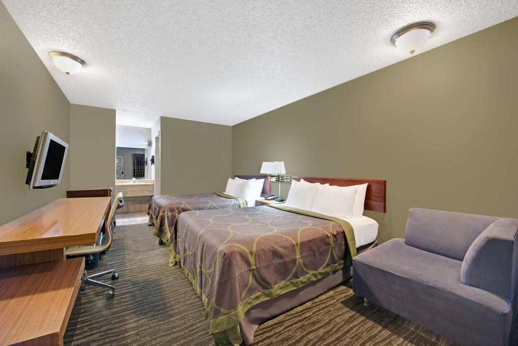 Super 8 Field Market Center