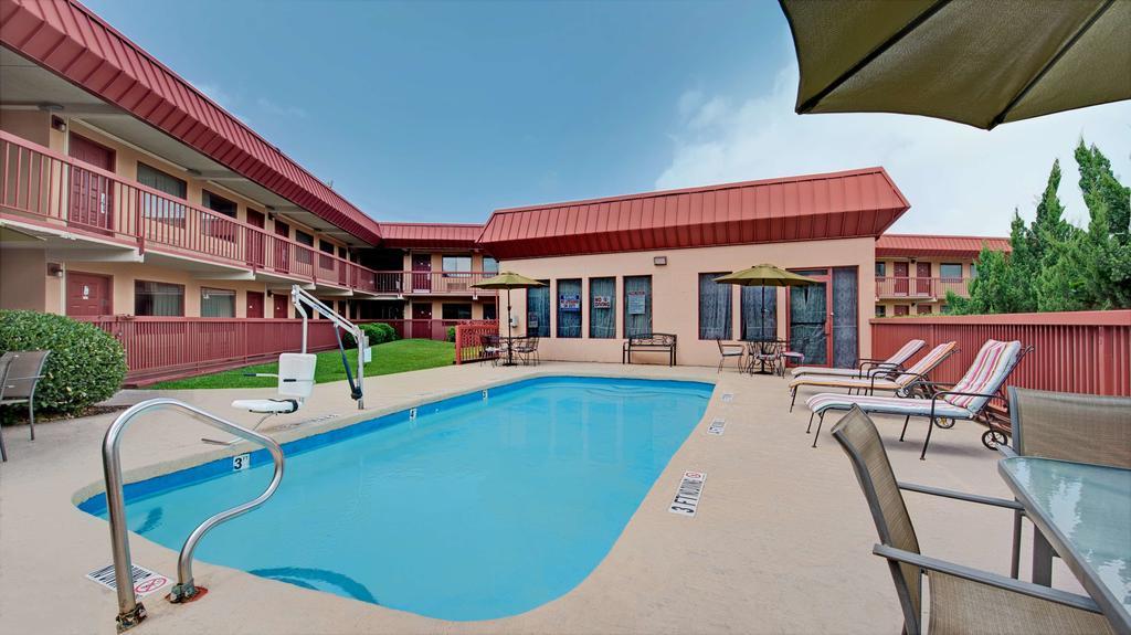 Hotel Super 8 Field Market Center 2*