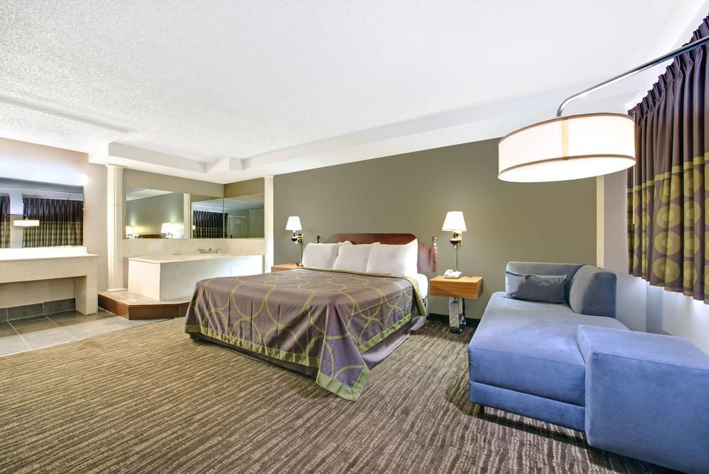 Hotel Super 8 Field Market Center 2*