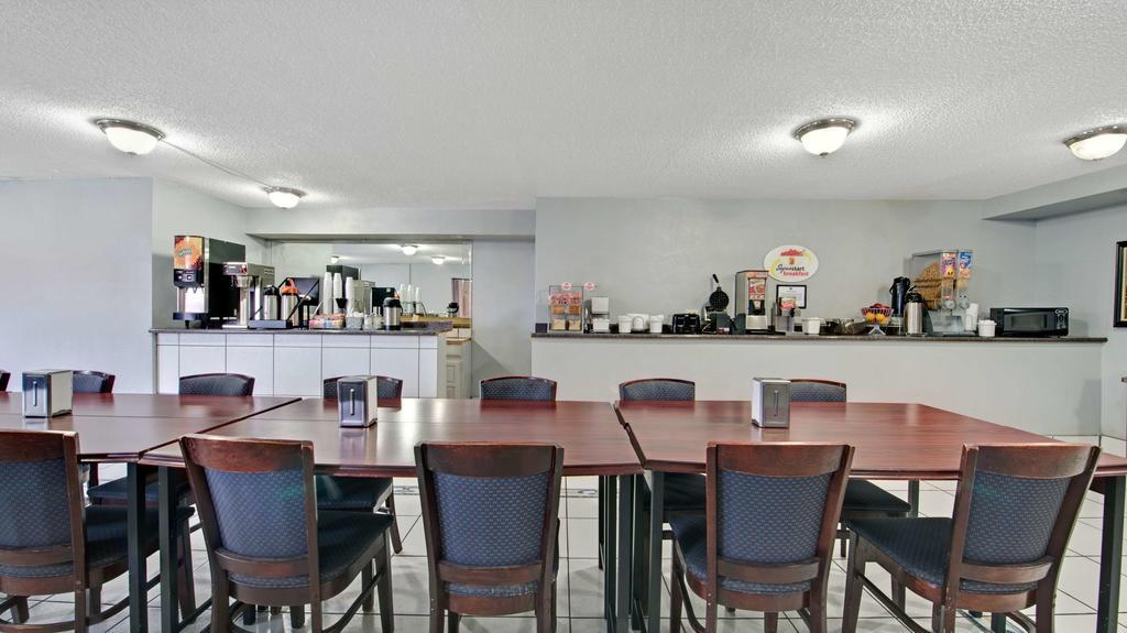 Hotel Super 8 Field Market Center Dallas