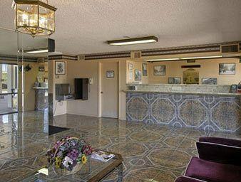 Super 8 Field Market Center Hotel 2*