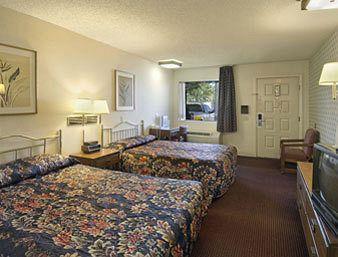 Super 8 Field Market Center Hotel