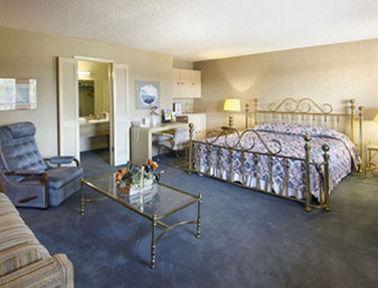Super 8 Field Market Center Hotel 2*