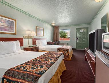 Super 8 Field Market Center Hotel 2*
